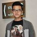 Dion Wiyoko Hadir di Gala Premier 'Haji Backpacker'