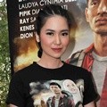 Laura Basuki Hadiri Gala Premier 'Haji Backpacker'