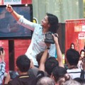 Shaheer Sheikh Saat Selfie Bersama Fans yang Hadir
