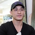 Miller Khan di Pembukaan Salon Double R Hair Studio