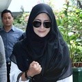 Pipik Dian Irawati Saat Berada di Pengadilan Negeri Jakarta Selatan