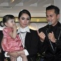 Ussy Sulistiawaty dan Andhika Pratama Buka Outlet Ketiga Fashion Hijab 'Ussy House of Moeslem'