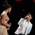 Aurel Hermansyah dan Teuku Rassya di Konser 'Langit Cinta'