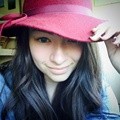Jodelle Ferland Cantik Kenakan Topi Bludru