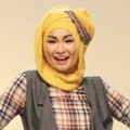 Soraya Larasati Saat Sesi Pemotretan Hijab