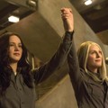 Katniss Everdeen Bersama dengan Presiden Alma Coin