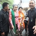 Titiek Puspa Hadir di Prosesi Siraman Nagita Slavina