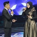 Arie Untung Jadi Host Konser Super Star