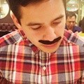 David Archuleta Kenakan Kumis Palsu