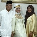 Tantri Kotak Bersama Kedua Orangtua