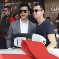 Johnson Yaptonaga dan Raffi Ahmad di Lobby Galeries Lafayette