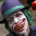Seorang Peserta Tampil Sebagai Joker