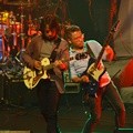 Penampilan Dewa Budjana Bersama Andre Dinuth di Konser Six Strings