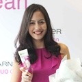Pevita Pearce di Acara Peluncuran Produk Garnier Duo Clean