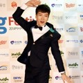 Leeteuk Super Junior Lompat di Red Carpet Asia Song Festival 2014