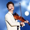 Penampilan Henry Memainkan Biola