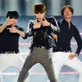 Zhou Mi Nyanyikan Lagu Barunya, 'Rewind', di Asia Song Festival 2014