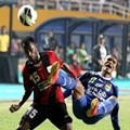 Gerald Rudolf Pangkali dari Persipura dan Ferdinand Sinaga dari Persib