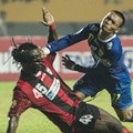 Paulin Pierre Bio dan Ferdinand Sinaga di Lapangan Hijau