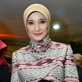 Inneke Koesherawati Hadiri Resepsi Pernikahan Nuri Maulida dan Pandu Kesuma Dewangsa