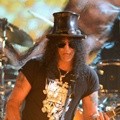 Slash Meriahkan MTV Europe Music Awards 2014