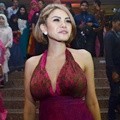 Nikita Mirzani Hadiri Resepsi Pernikahan Nuri Maulida dan Pandu Kesuma Dewangsa