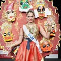 Miss India Jhataleka Malhotra Saat Sesi Kostum Nasional