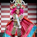 Miss Bolivia Joselyn Toro Saat Sesi Kostum Nasional