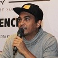Glenn Fredly Saat Press Conference 'Trio Lestari Show Musical Concert'