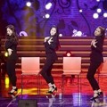 Red Velvet Nyanyikan Lagu 'Be Natural' di APAN Star Awards 2014