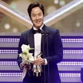 Jung Woo Raih Piala Mid-length Drama Excellent Male Acting