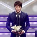 Kim Ji Hoon Raih Piala Long-length Drama Excellent Male Acting