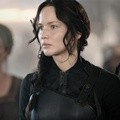 Katniss Bersama Penduduk Distrik 13 Mengerjakan Misi Pemberontakan