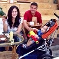 Rifat Sungkar Bersama Sissy Priscillia dan Anak