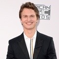Ansel Elgort Hadiri American Music Awards 2014
