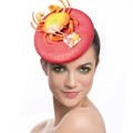 Topi dengan Hiasan Kepiting