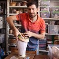 Maor Zabar Saat Proses Pembuatan Topi Karyanya