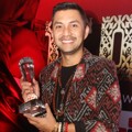 Anjasmara Raih Piala Celebrity With Healthy Lifestyle