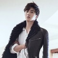 Jung Il Woo Saat Kenakan Jaket Kulit Berwarna Hitam