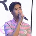 Vidi Aldiano Tampil di Acara 'Garnier Sakura White Festival'