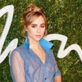 Suki Waterhouse Hadir di British Fashion Awards 2014