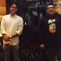 Mischa Chandrawinata dan Daniel Topan di Gala Premier 'Danau Hitam'