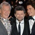 Andy Serkis Diapit oleh Ian McKellen dan Orlando Bloom