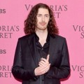 Hozier di Pink Carpet Victoria's Secret Fashion Show 2014