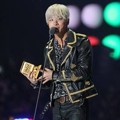 Taeyang Raih Piala Song of the Year