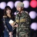 Taeyang Raih Piala Best Male Artist