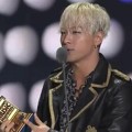 Taeyang Raih Piala Best Vocal Performance - Male