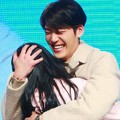 Kim Woo Bin Peluk Fans yang Beruntung