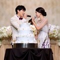 Sungmin dan Kim Sa Eun Tampil Menyanyi untuk Tamu yang Hadir