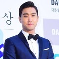 Choi Siwon Super Junior di Red Carpet Blue Dragon Awards 2014